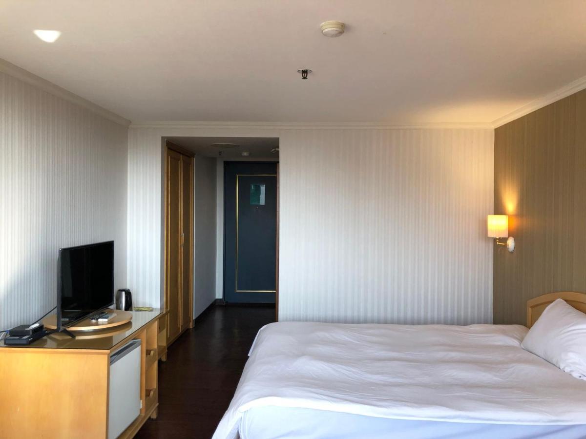 Hermes Hotel Sin-ču Exteriér fotografie