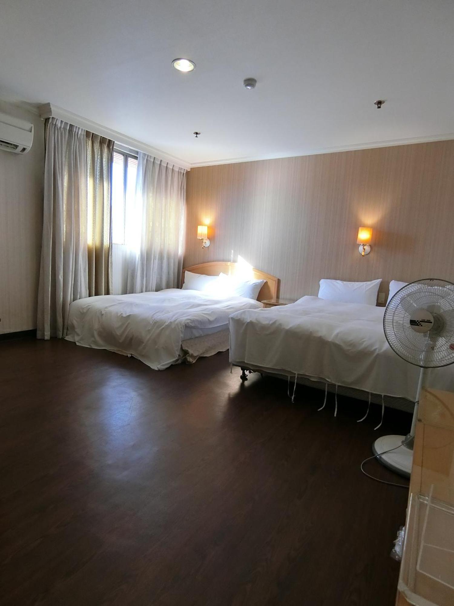 Hermes Hotel Sin-ču Exteriér fotografie